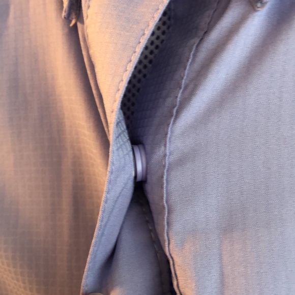 Columbia- Women’s periwinkle sleeveless snap closure blouse. Quick Dry. M/M - Picture 4 of 9